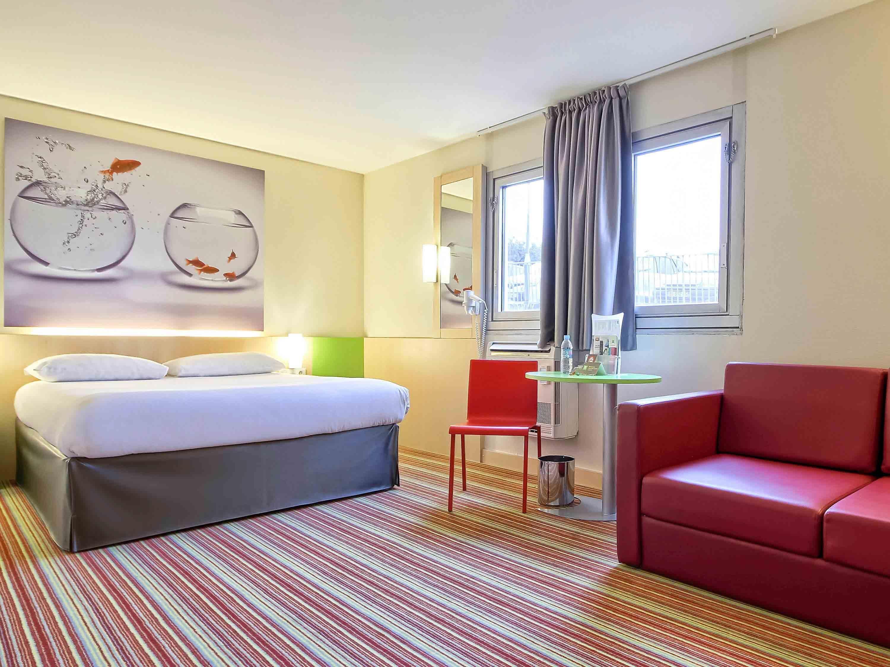 Family Suite, Multiple Beds (Standard) | Desk, soundproofing, iron/ironing board, free cots/infant beds