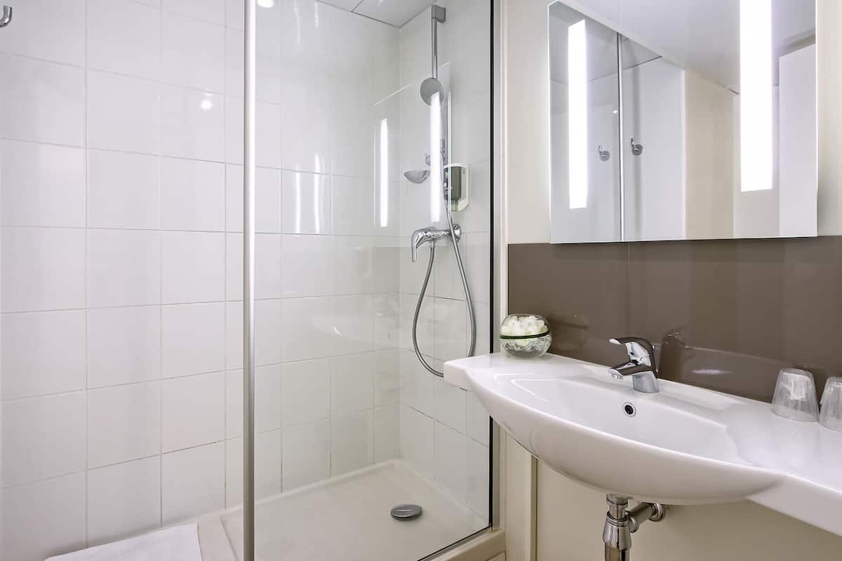 Desk, soundproofing, iron/ironing board, free cribs/infant beds