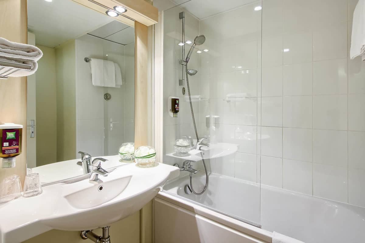 Standard Double Room, 1 Double Bed | Desk, soundproofing, iron/ironing board, free cribs/infant beds