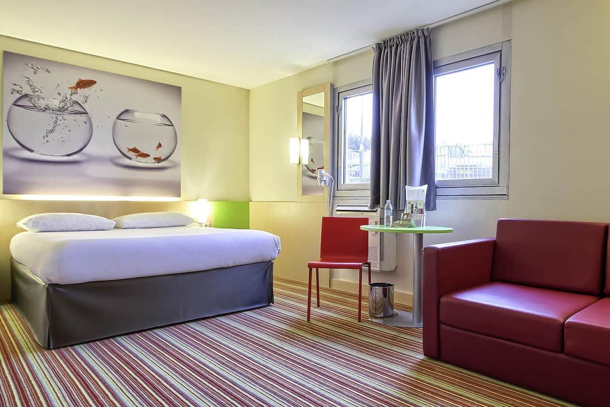 Familien-Suite, Mehrere Betten (Standard) | Schreibtisch, schallisolierte Zimmer, BĂŒgeleisen/BĂŒgelbrett