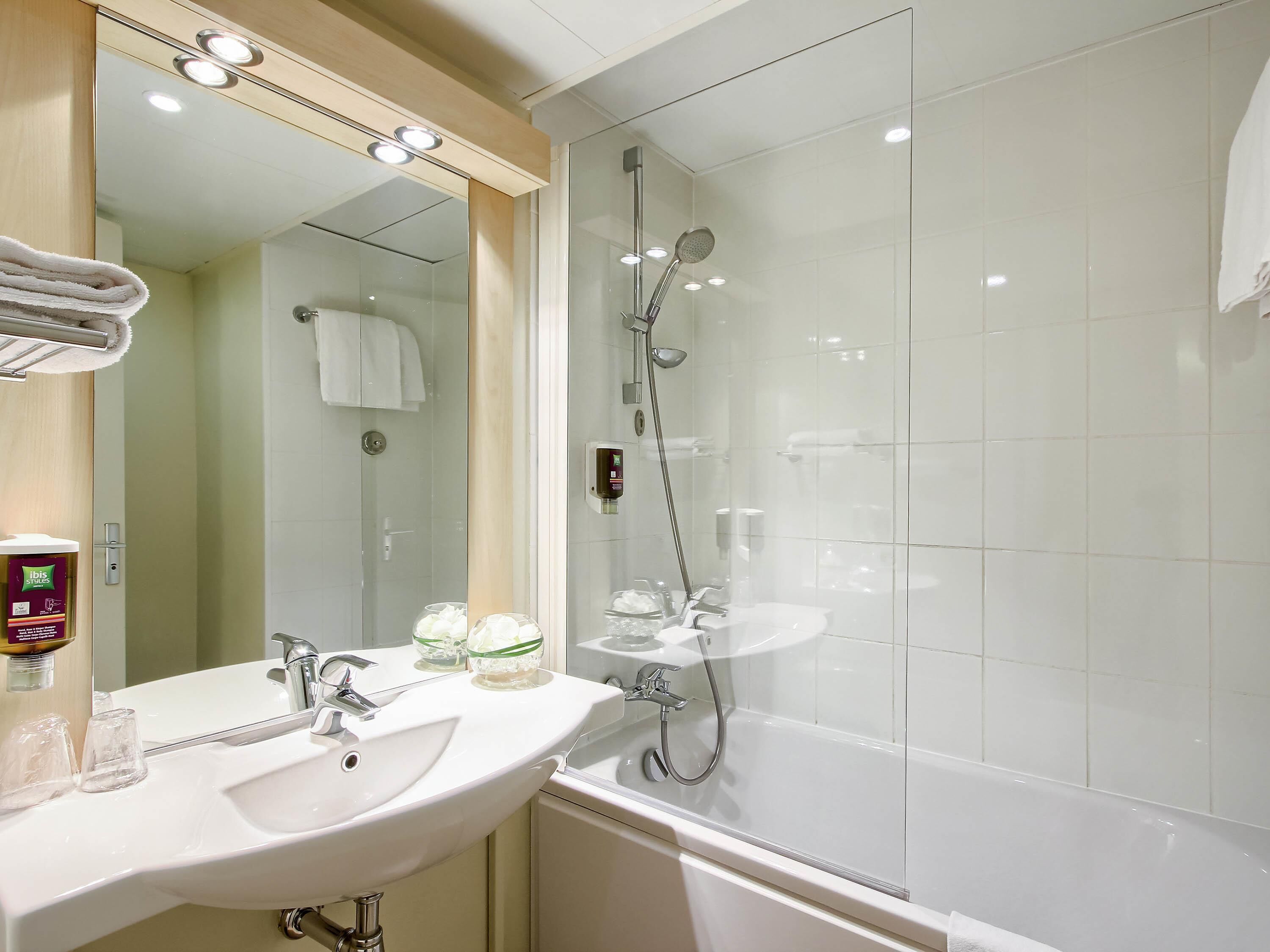Standard Double Room, 1 Double Bed | Desk, soundproofing, iron/ironing board, free cots/infant beds