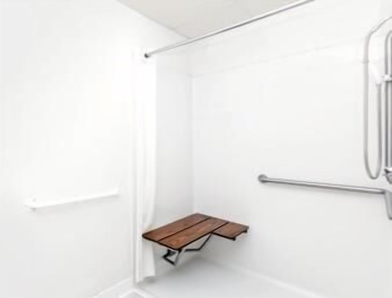 room, 1 king bed, accessible, non smoking | bathroom | free toiletries, hair dryer, towels, soap