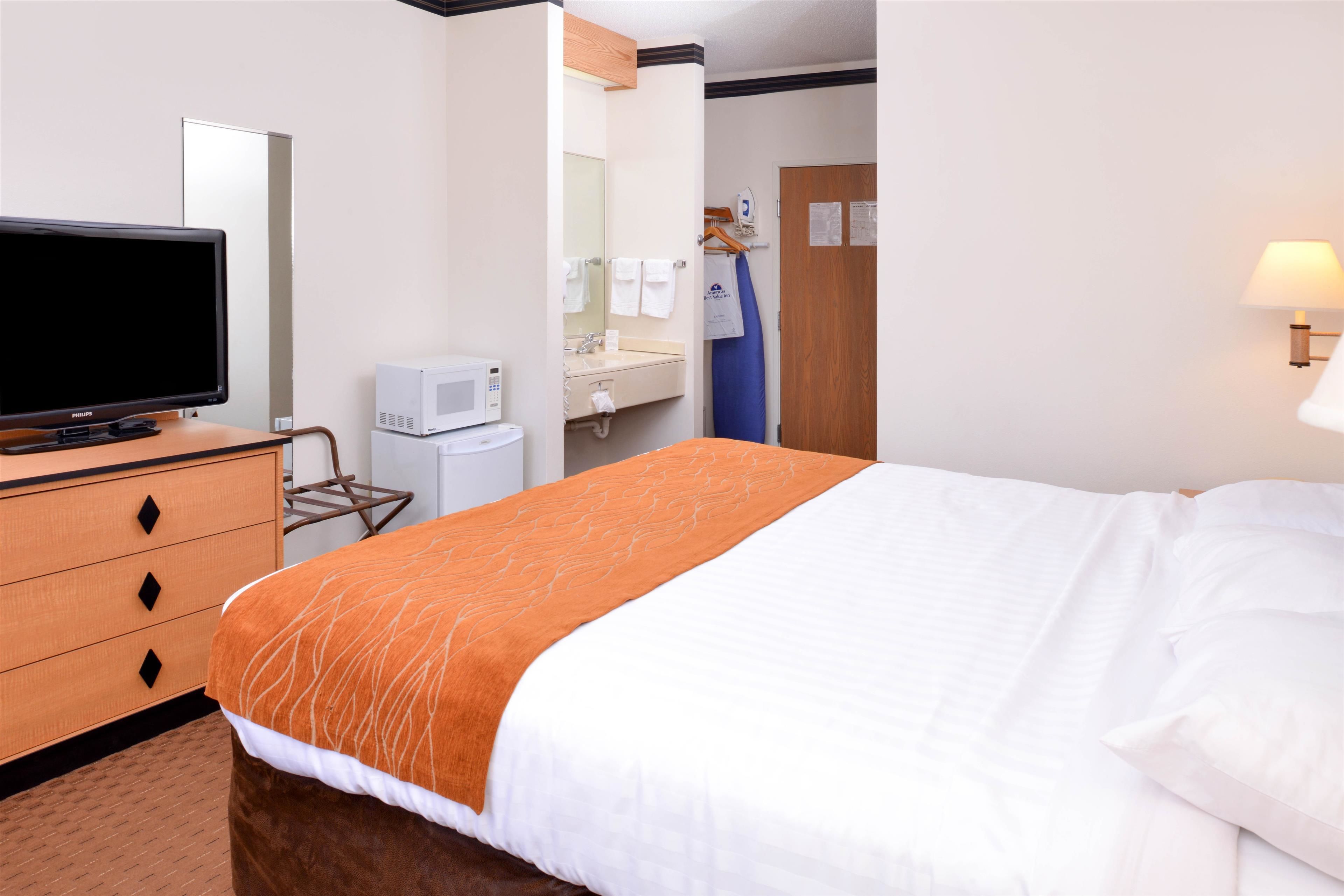 in-room safe, desk, free wifi, bed sheets