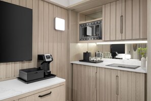 Suite, 1 Schlafzimmer, Meerseite | Eigene Küche | Mini-Kühlschrank, Mikrowelle, Wasserkocher mit Kaffee-/Teezubehör