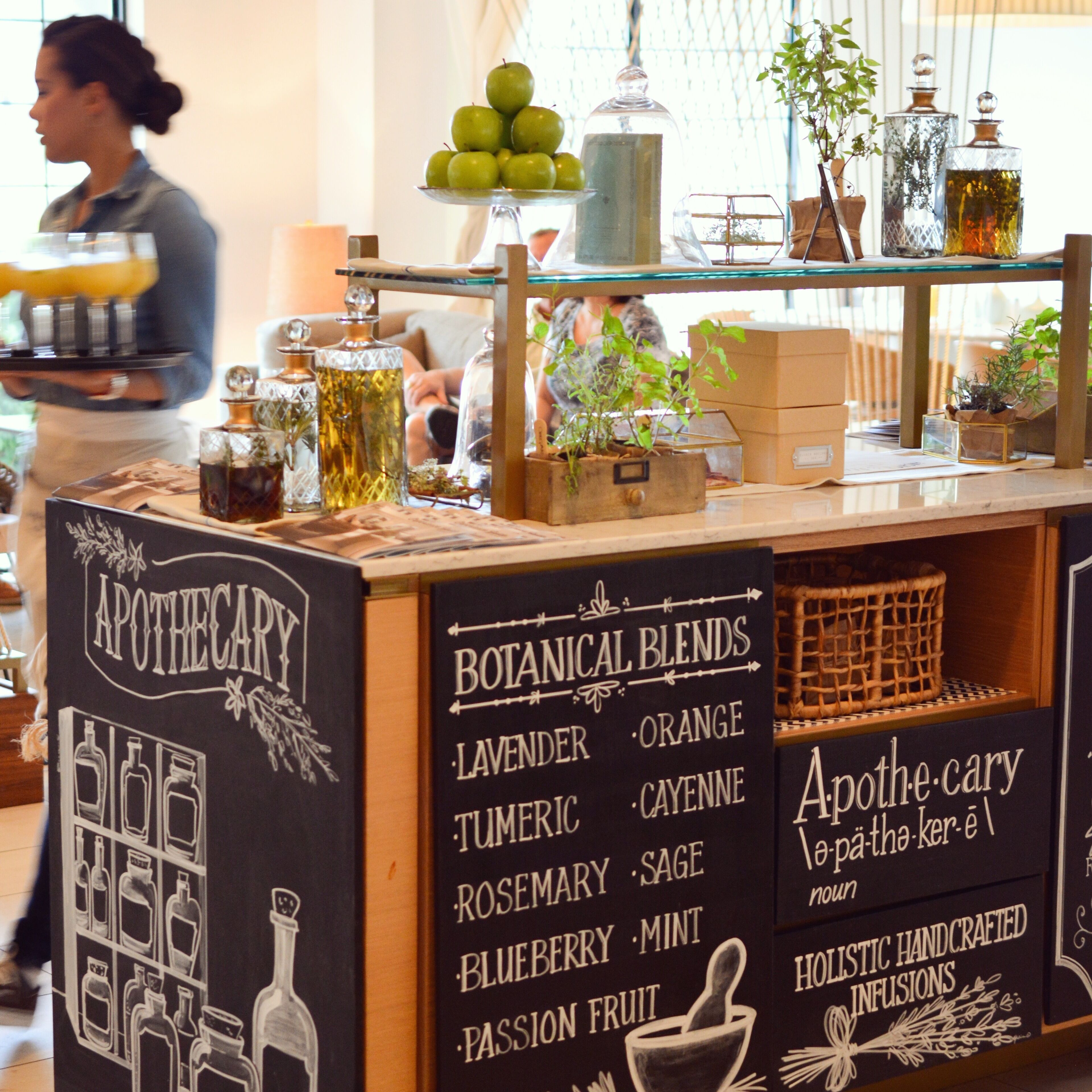 3 restaurants, serveren ontbijt, lunch, diner, internationale gerechten