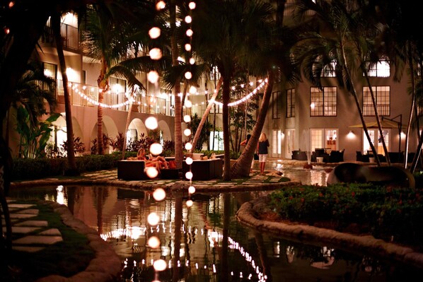 2 bars/lounges, poolside bar