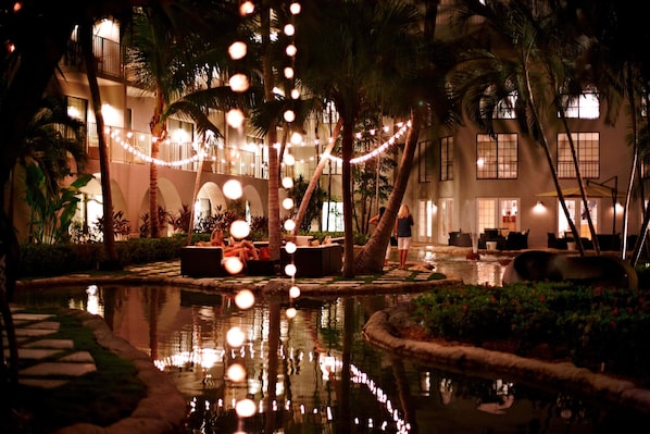 2 bars/lounges, poolside bar