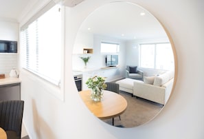 Executive King Studio (Upstairs) | Premium bedding, free WiFi, bed sheets