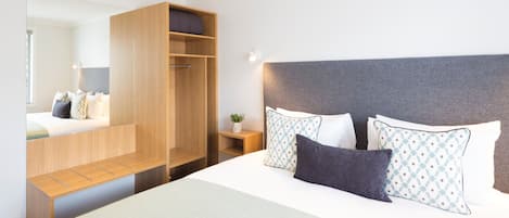 Deluxe King Studio | Premium bedding, free WiFi, bed sheets