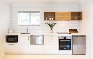 Deluxe King Studio  | Private kitchen | Fridge, microwave, toaster