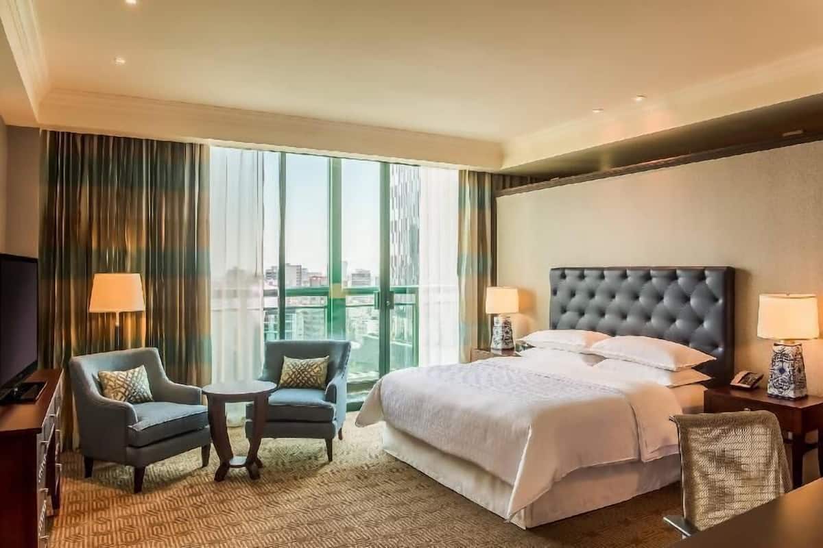 Premium bedding, minibar, in-room safe, desk