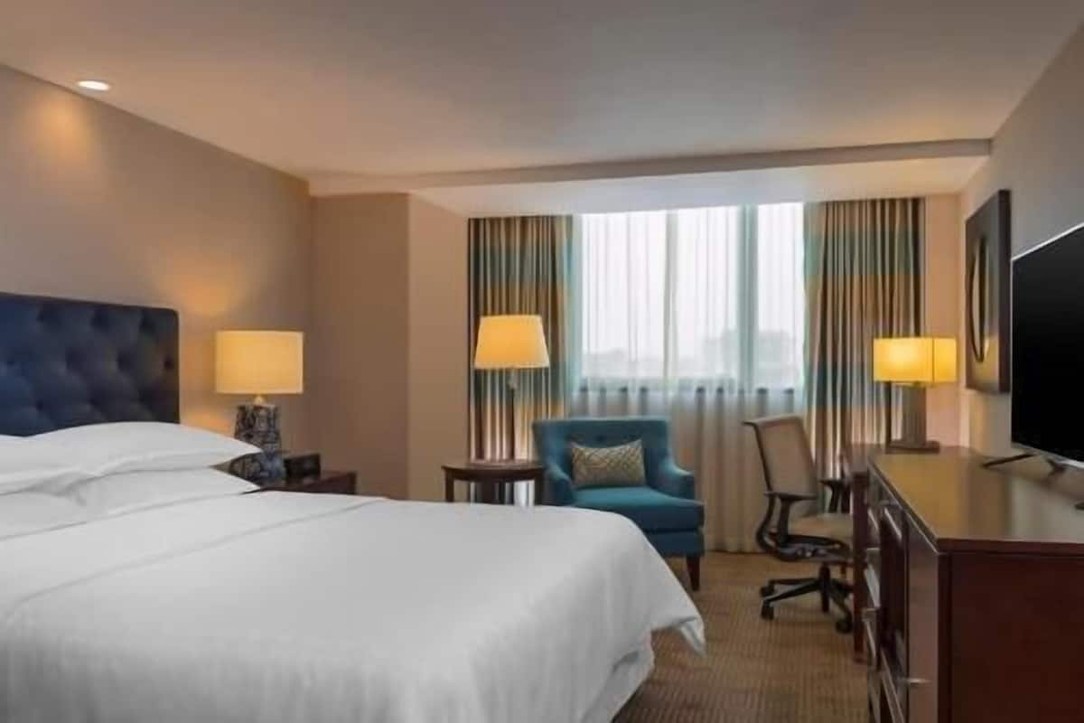 Premium bedding, minibar, in-room safe, desk