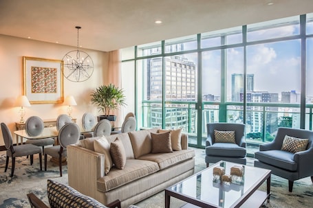 Club Suite, 1 Bedroom | Premium bedding, minibar, in-room safe, desk