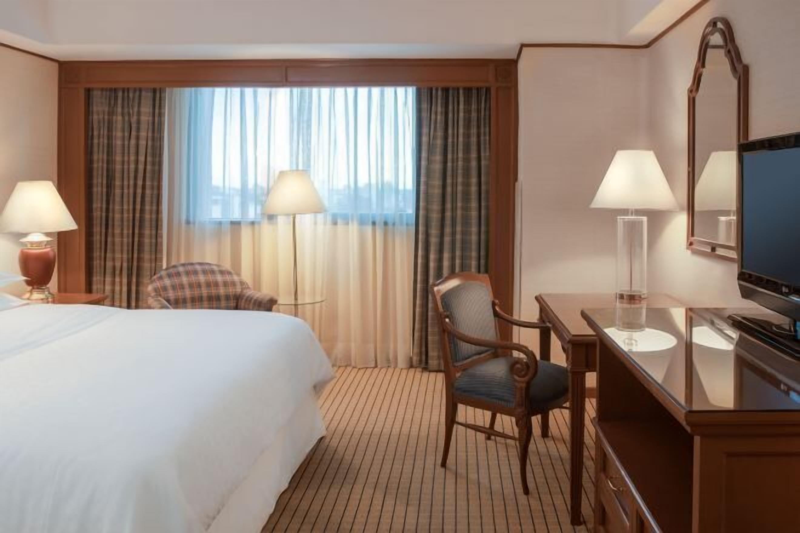 Premium bedding, minibar, in-room safe, desk