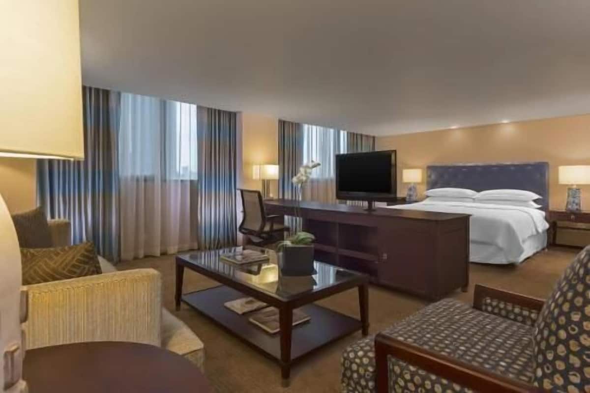 Premium bedding, minibar, in-room safe, desk