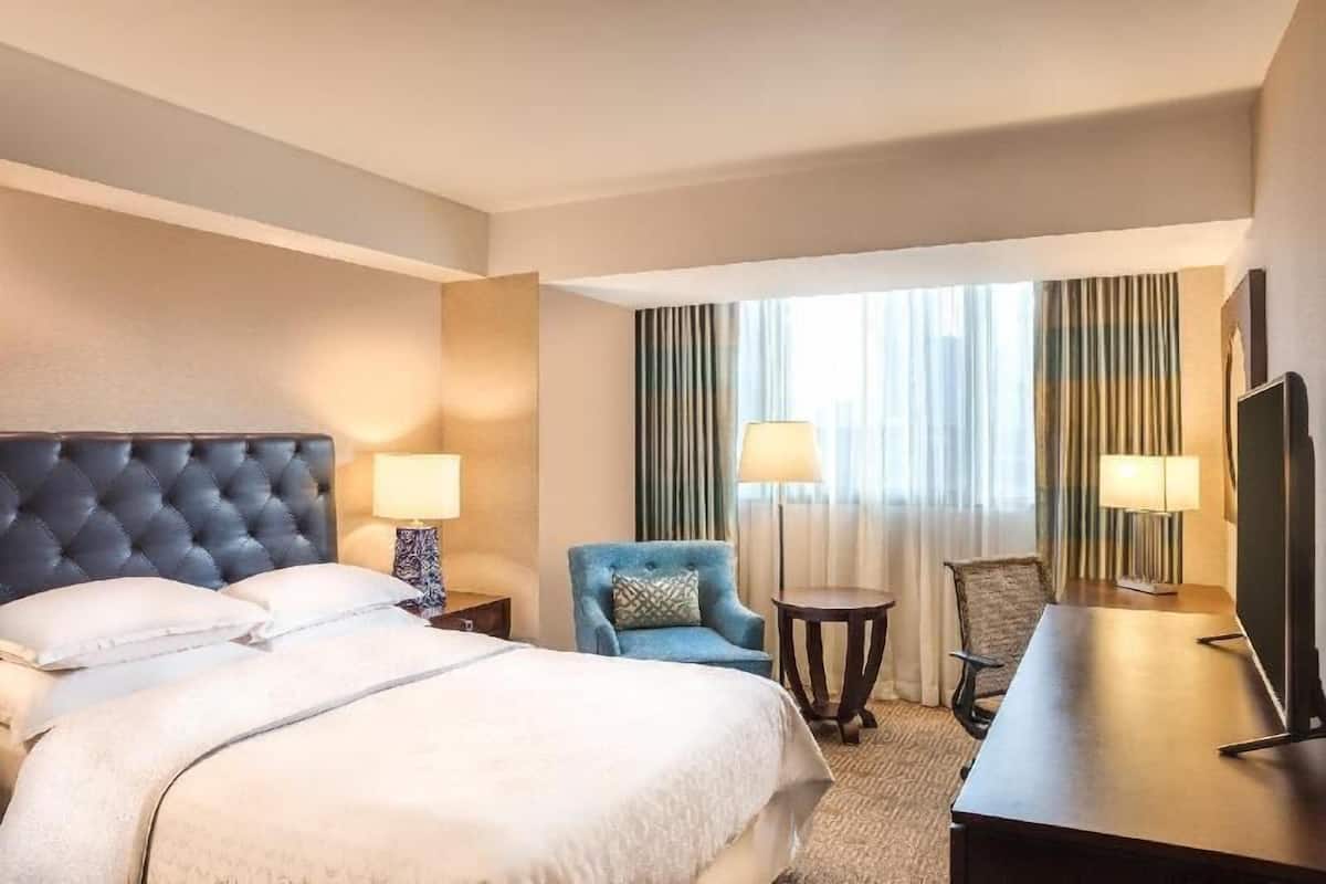 Premium bedding, minibar, in-room safe, desk