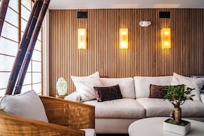 Couples treatment rooms, body treatments, aromatherapy