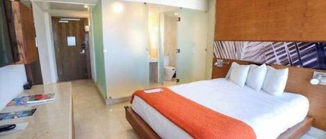 Studio | Premium bedding, in-room safe, iron/ironing board, bed sheets