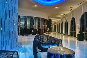 Lobby-lounge