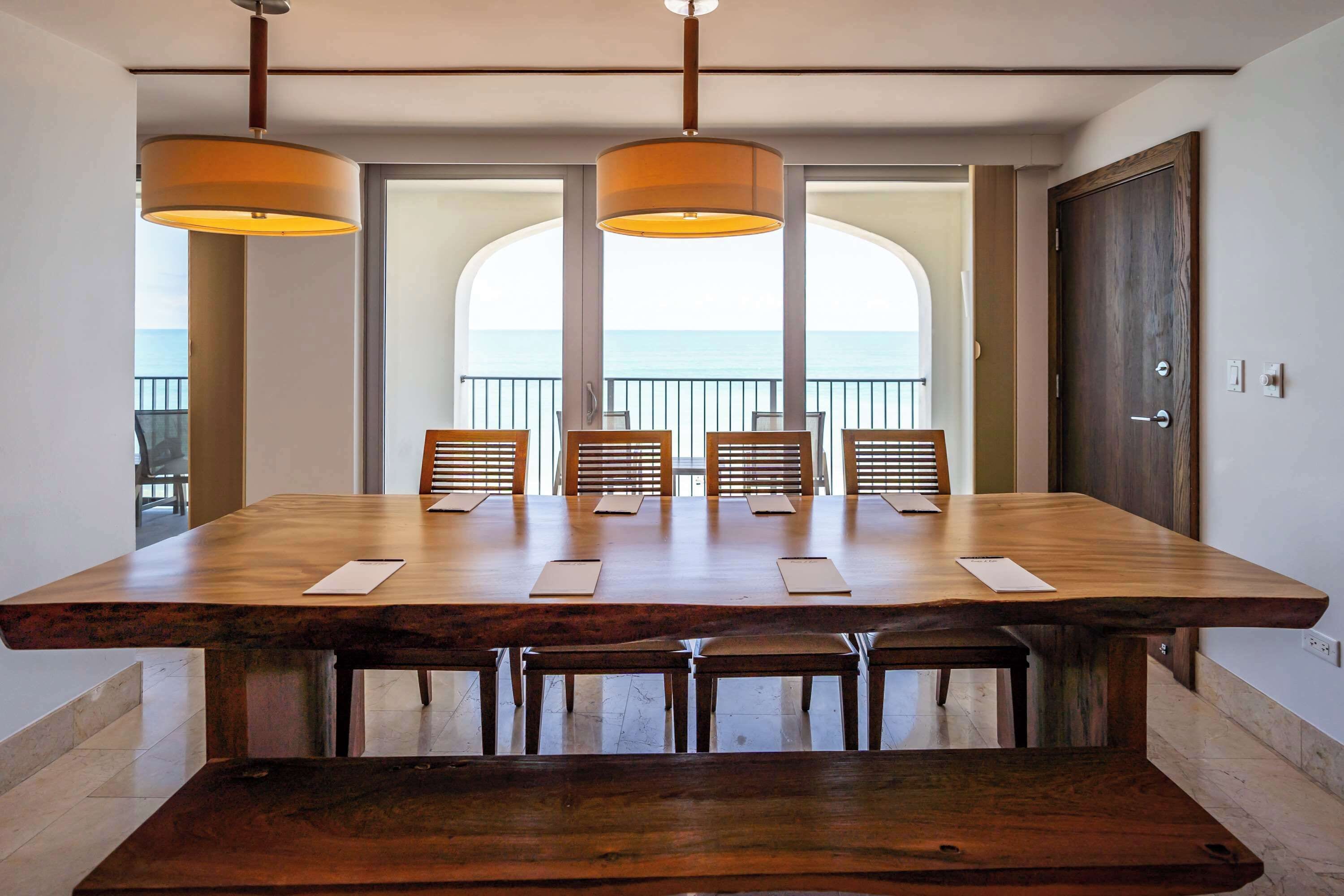 高級寝具、セーフティボックス (室内)、アイロン / アイロン台、ベッドシーツ