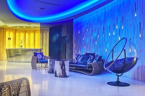 Lobby lounge