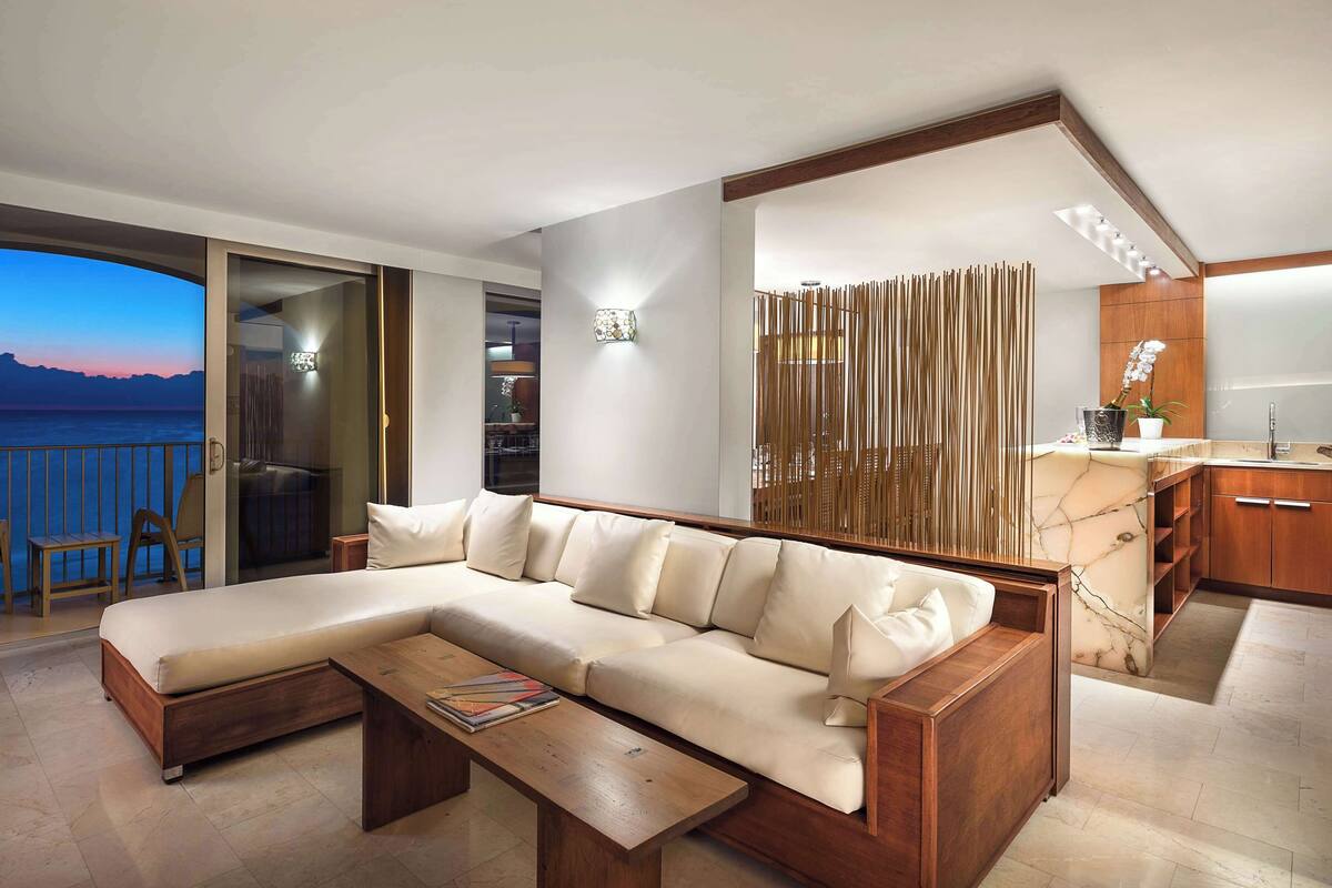 premium bedding, in-room safe, iron/ironing board, bed sheets