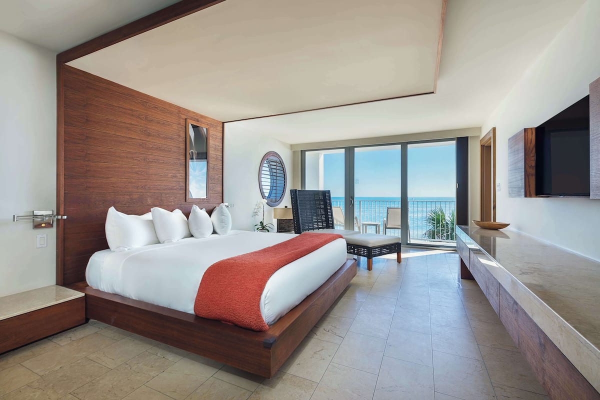 premium bedding, in-room safe, iron/ironing board, bed sheets