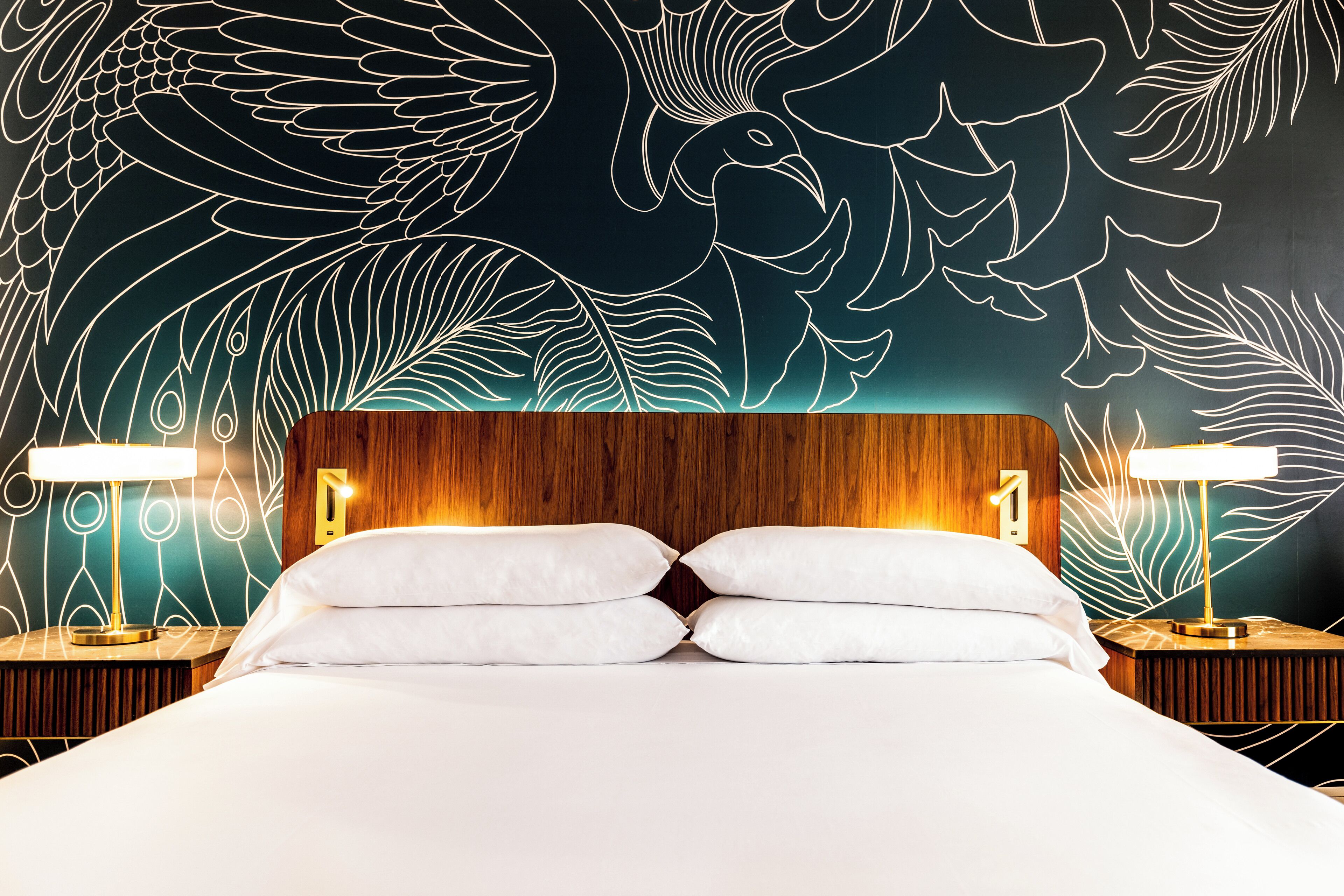 deluxe room, 1 king bed | premium bedding, in-room safe, desk, blackout curtains