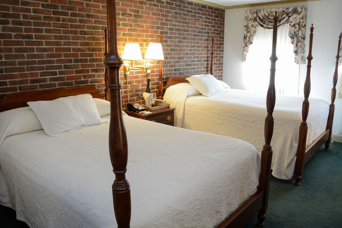Ropa de cama de alta calidad, camas con pillow-top y muebles diferentes