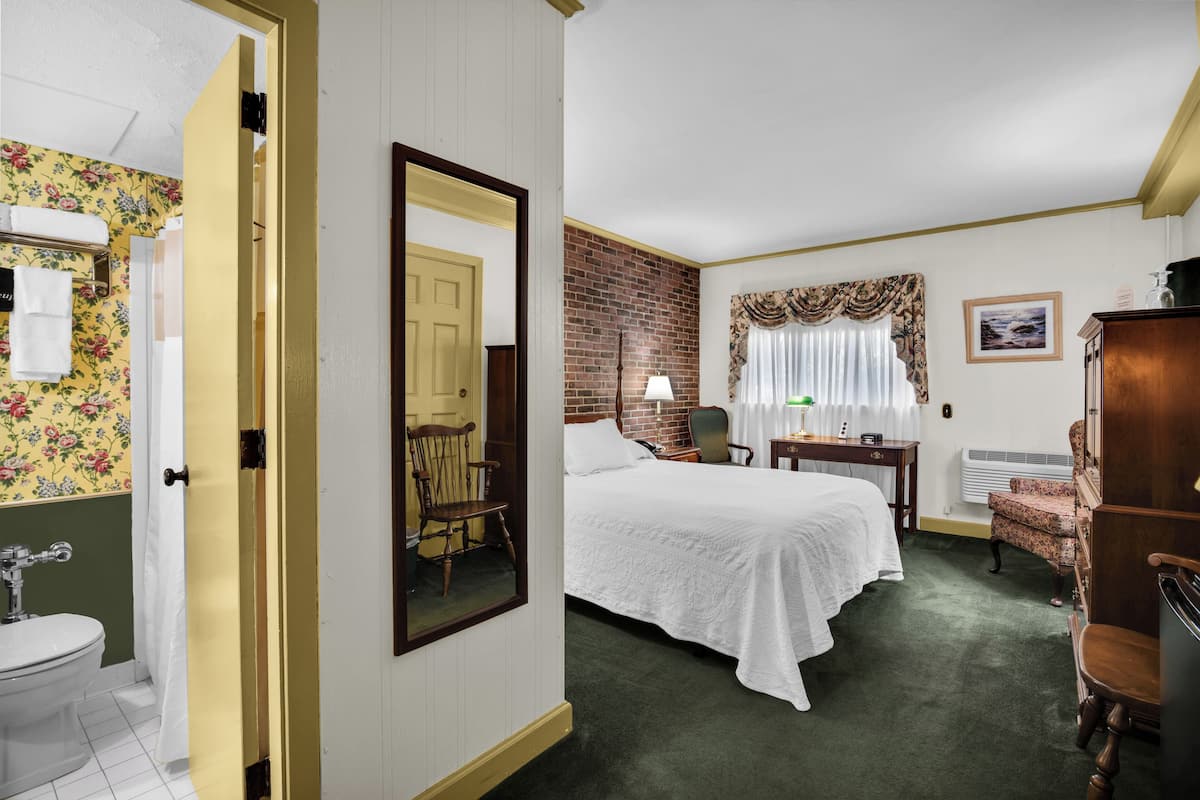 Premium bedding, pillowtop beds, individually furnished, desk