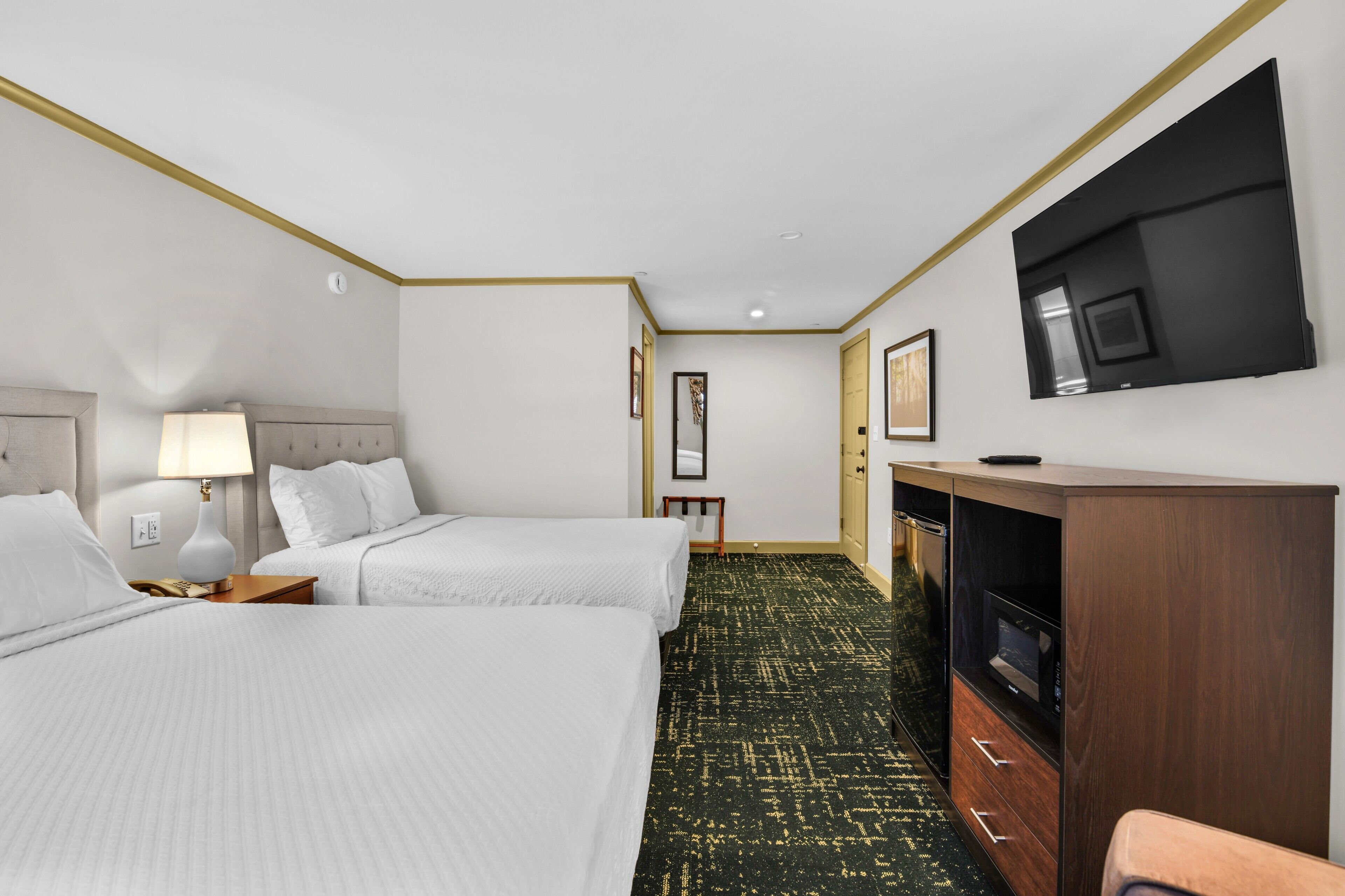 Renovated Room, Two Double Beds, Second Floor | 고급 침구, 필로우탑 침대, 각각 다르게 가구 비치, 책상