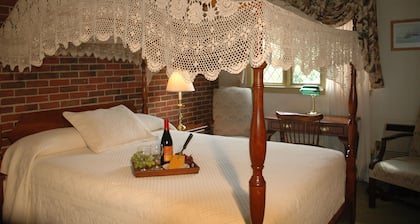 Lamie's Inn and The Old Salt Restaurant