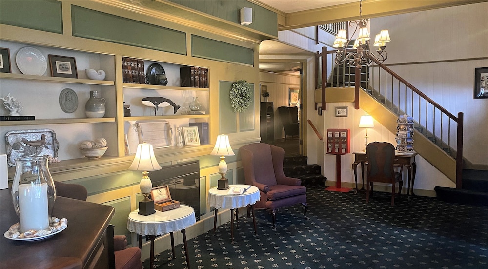 Lamies Inn and The Old Salt Restaurant by null