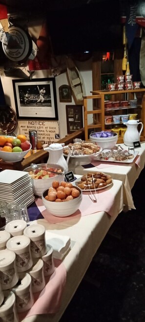 Free daily continental breakfast