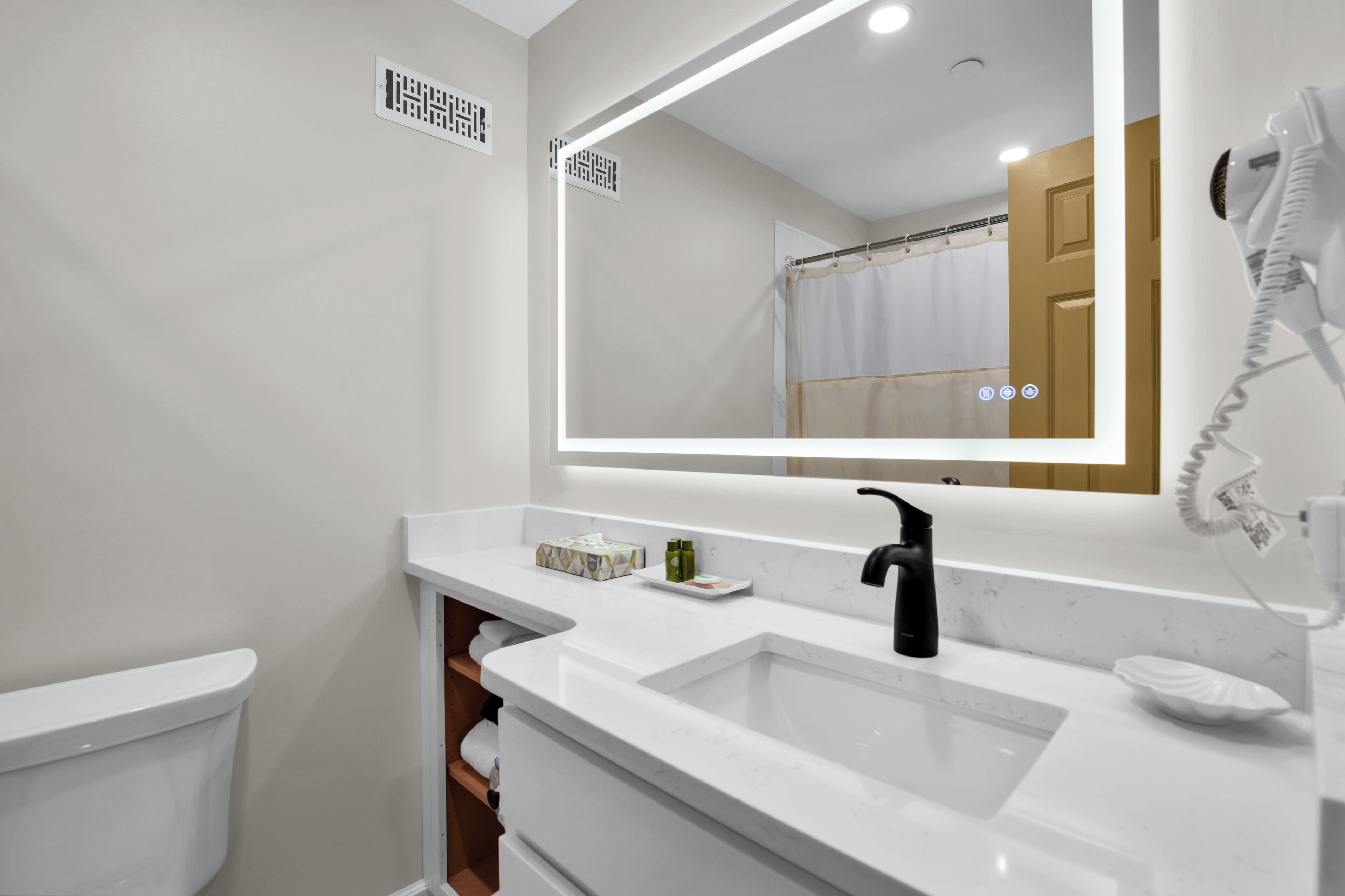 Renovated Room, Two Double Beds, Second Floor | Bathroom