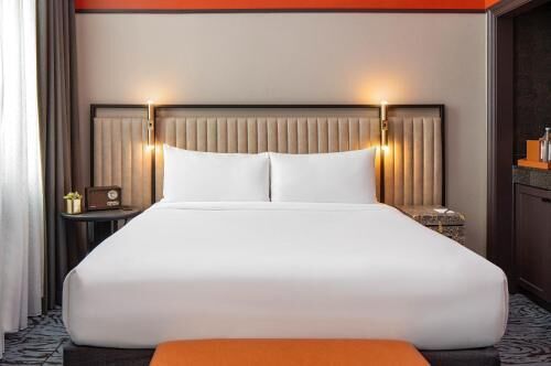 Premium bedding, pillowtop beds, in-room safe, desk