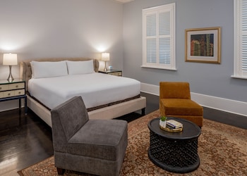 Studio, 1 King Bed, Annex Building | Premium bedding, pillowtop beds, in-room safe, desk at The Pelham Hotel