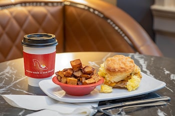 Breakfast, lunch and brunch served at The Pelham Hotel