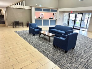 Coin salon dans le hall