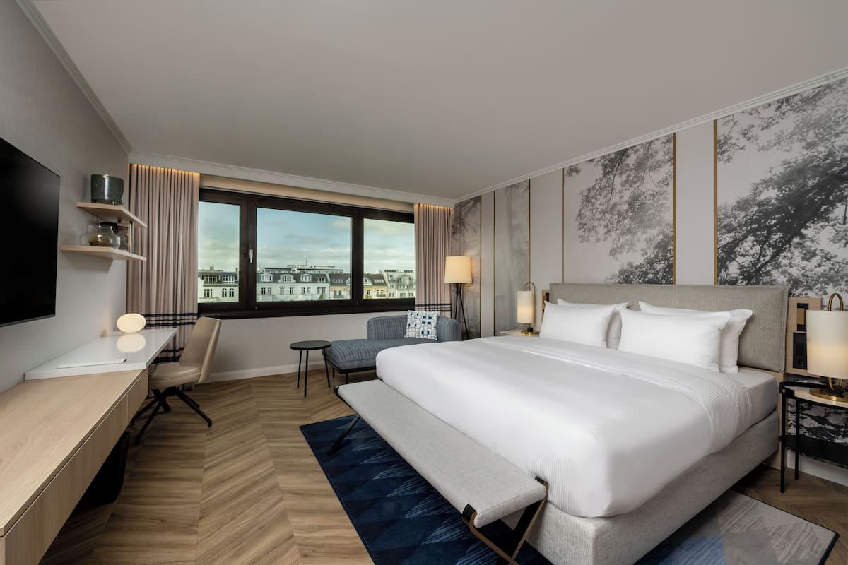 Quarto executivo, 1 cama King | 1 quarto, roupas de cama antialérgicas, frigobar, cofres nos quartos