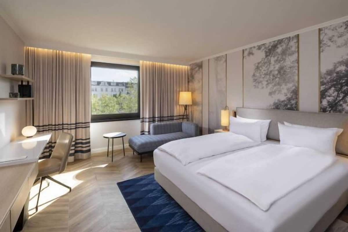 1 bedroom, hypo-allergenic bedding, minibar, in-room safe