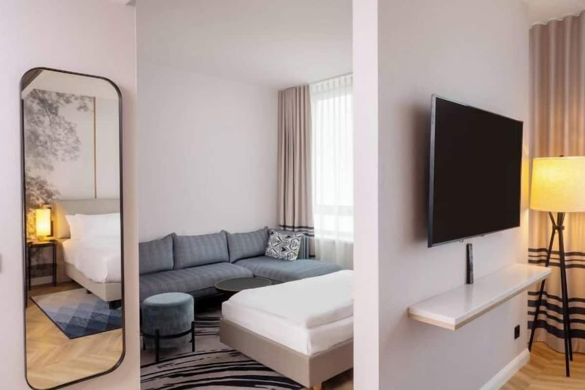 Hypo-allergenic bedding, minibar, in-room safe, desk