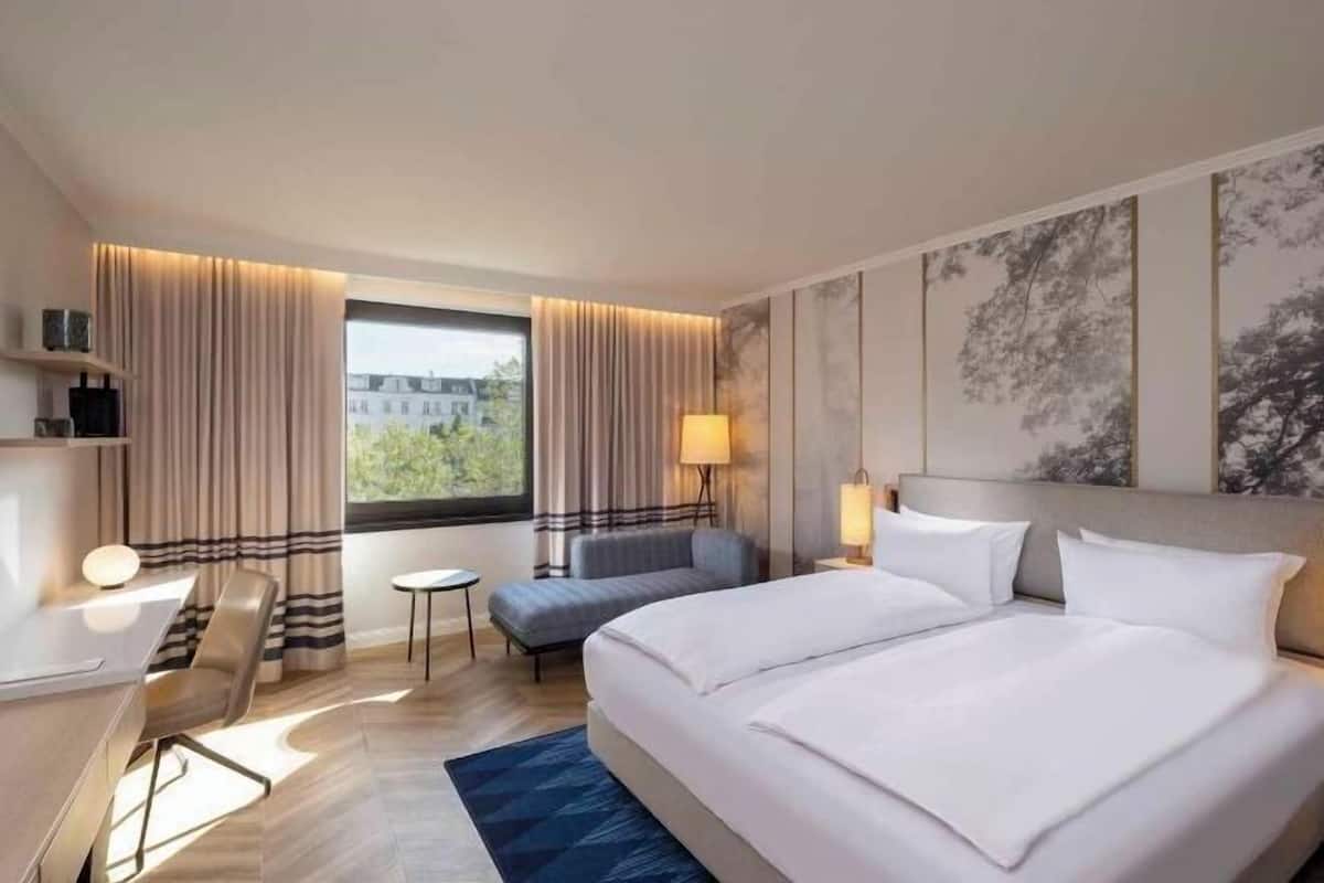 1 bedroom, hypo-allergenic bedding, minibar, in-room safe