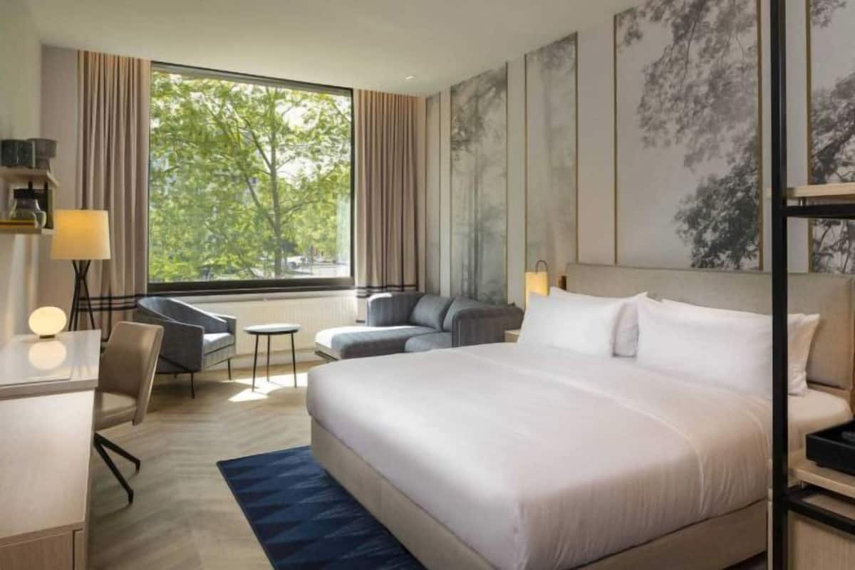 1 bedroom, hypo-allergenic bedding, minibar, in-room safe