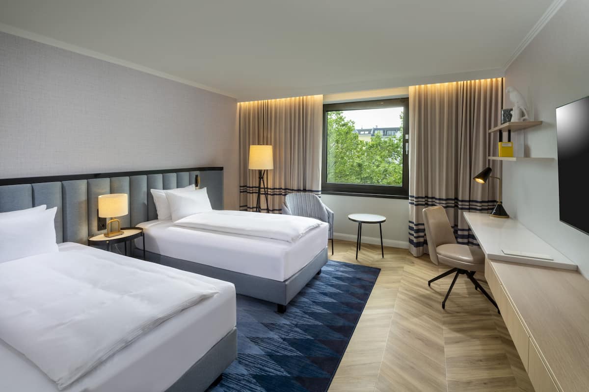 1 bedroom, hypo-allergenic bedding, minibar, in-room safe