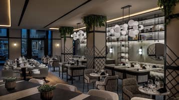 Allergikerbettwaren, Minibar, Zimmersafe, Schreibtisch