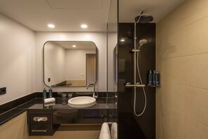 Ropa de cama hipoalergénica y minibar 