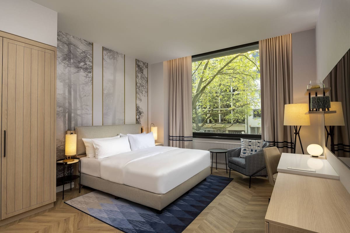 1 bedroom, hypo-allergenic bedding, minibar, in-room safe