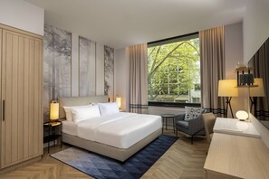 Zimmer, 1 King-Bett, barrierearm | Allergikerbettwaren, Minibar, Zimmersafe, Schreibtisch