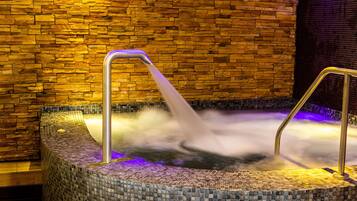 Sauna, steam room, body treatments, aromatherapy, body wraps